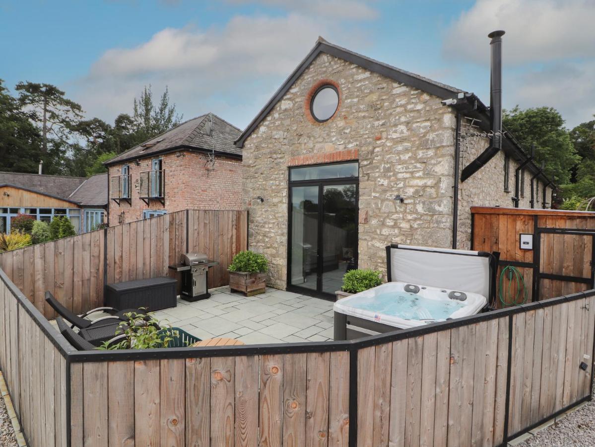 The Old Workshop Villa Denbigh Exterior photo