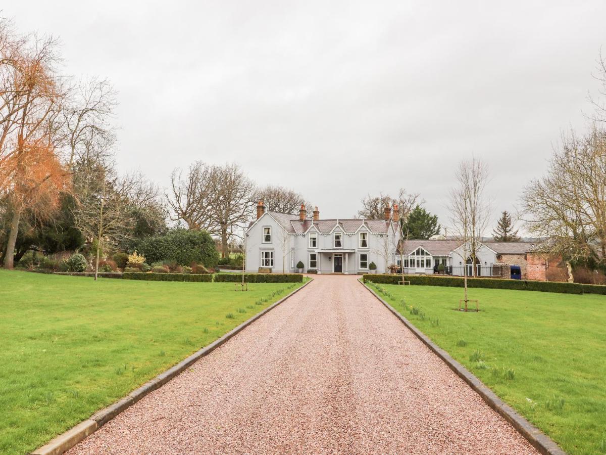 The Old Workshop Villa Denbigh Exterior photo